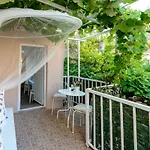 Apartment Leona *
