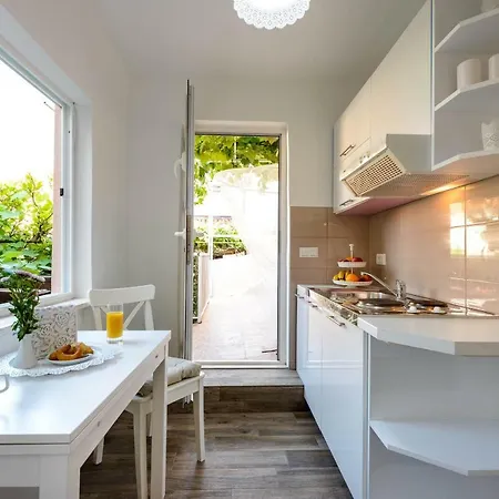 Leona アパート *