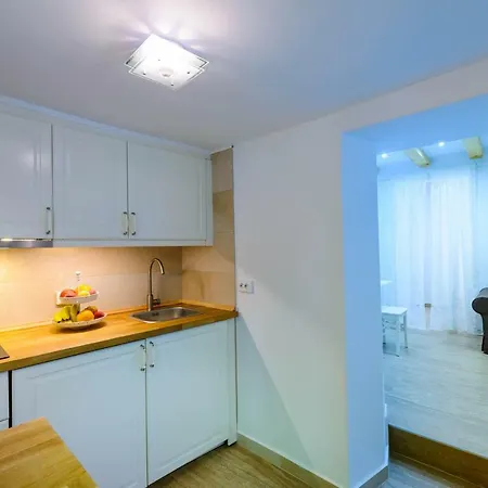 Leona ドゥブロブニク