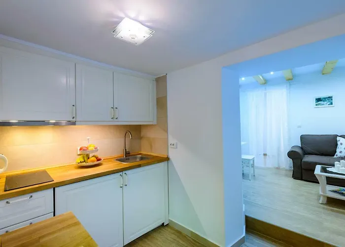 Leona דוברובניק