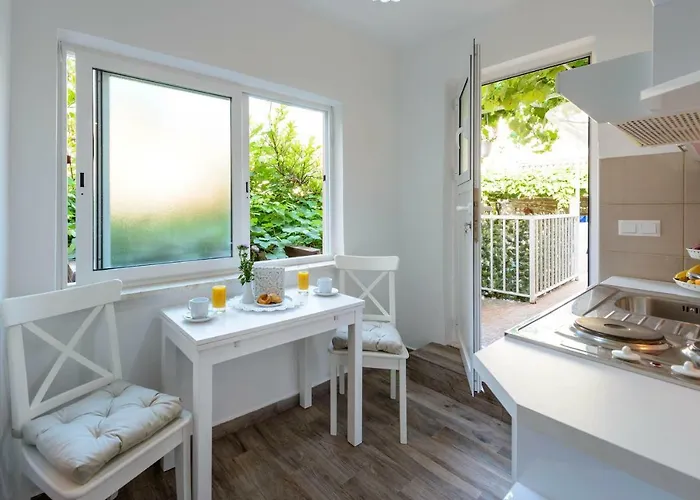 Leona * דוברובניק