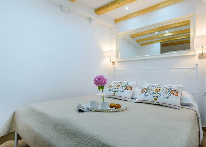Apartament Leona *